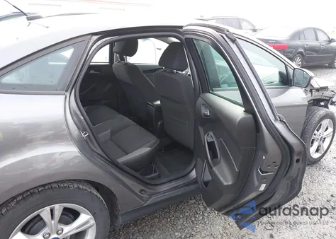 2013 Ford Focus Se z USA, uszkodzony, nr VIN 1FADP3F25DL353710